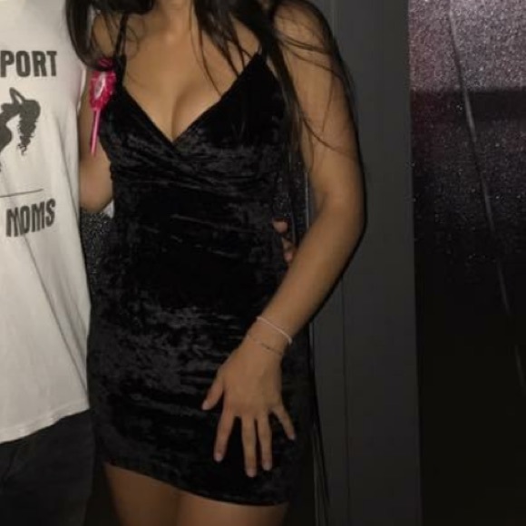 Velvet Dress - Picture 4 of 6